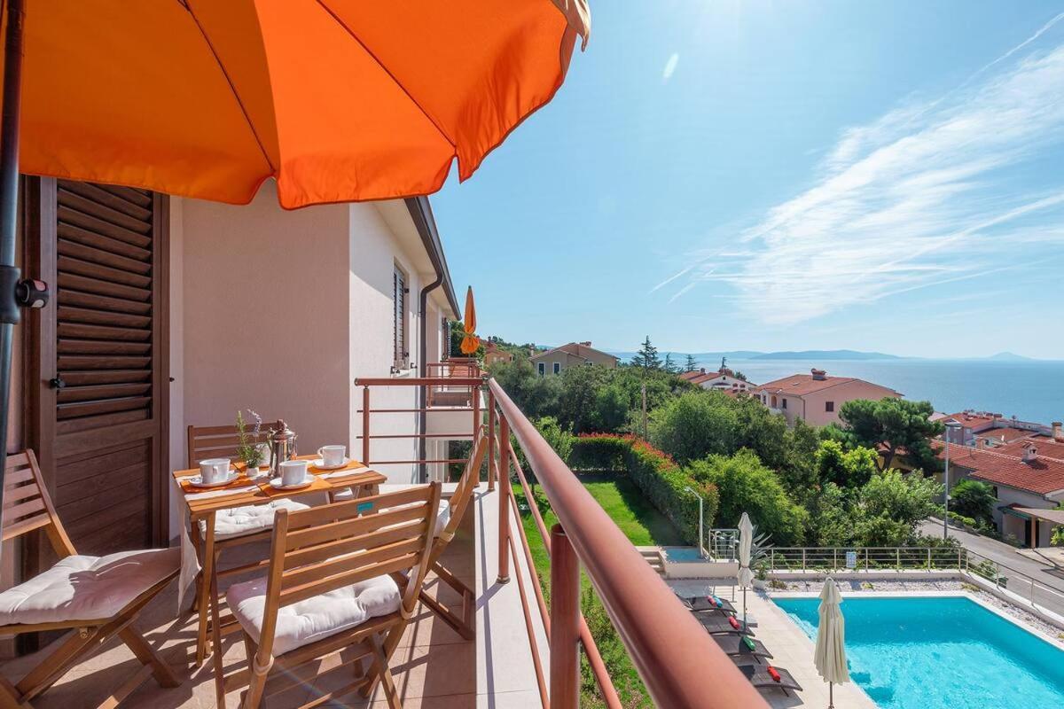E&T Apartments With A Beautiful Pool Рабац Стая снимка