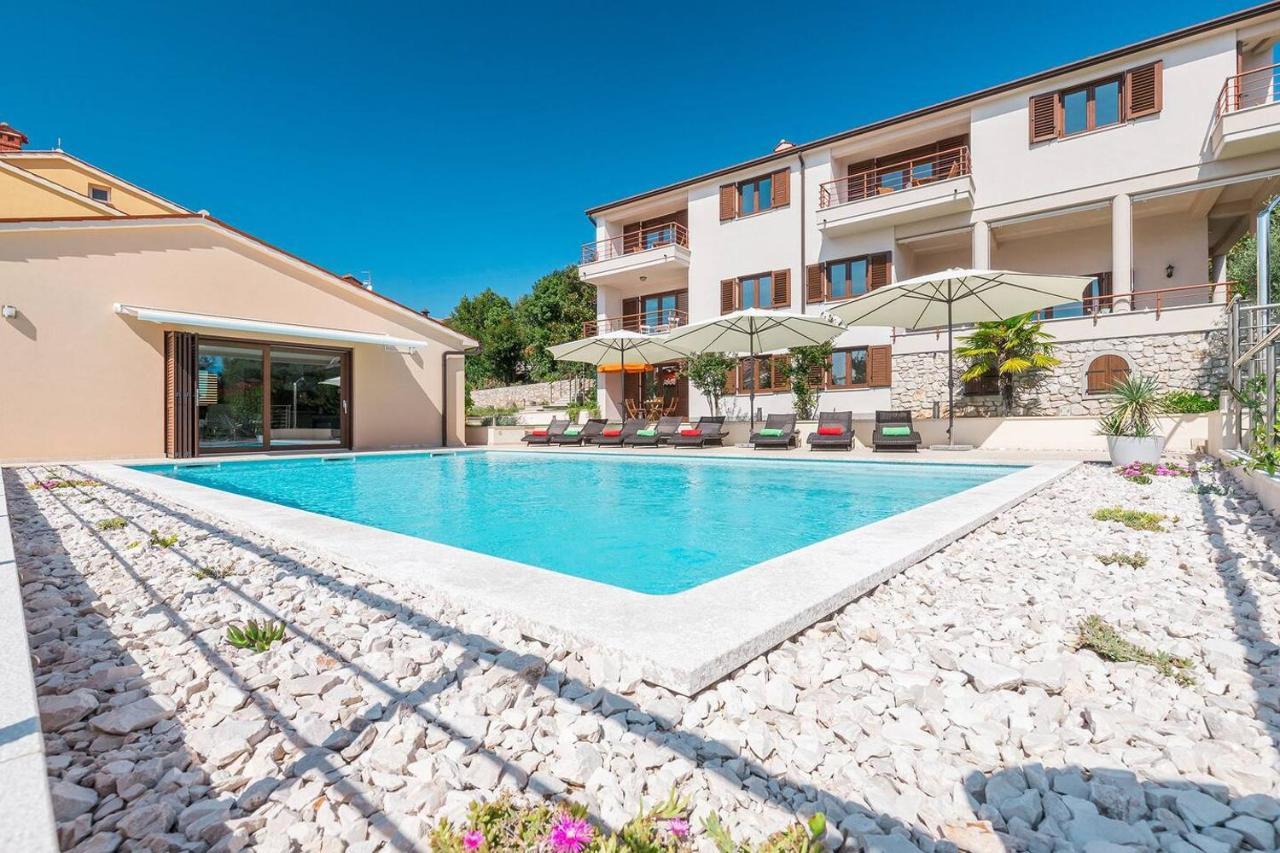 E&T Apartments With A Beautiful Pool Рабац Екстериор снимка
