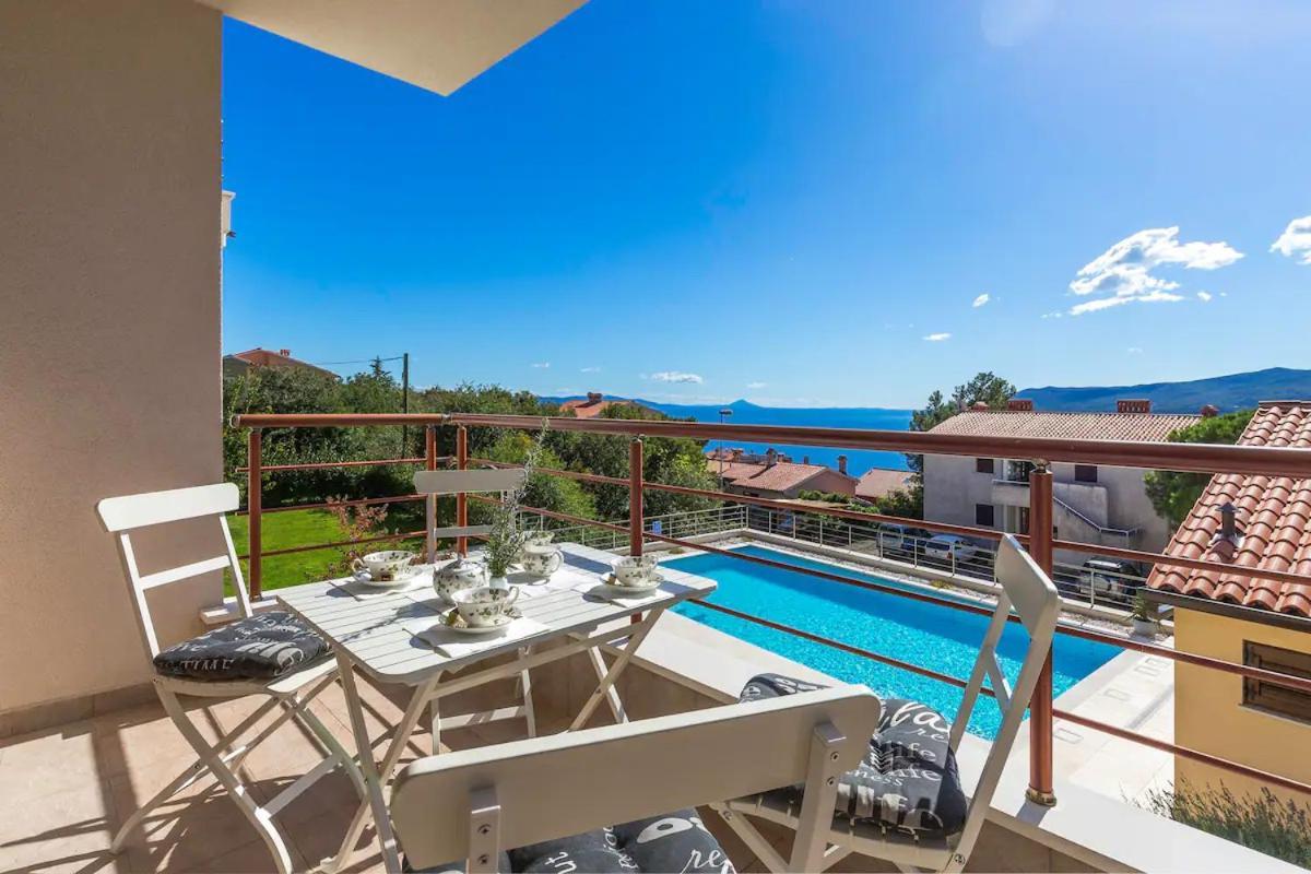 E&T Apartments With A Beautiful Pool Рабац Стая снимка