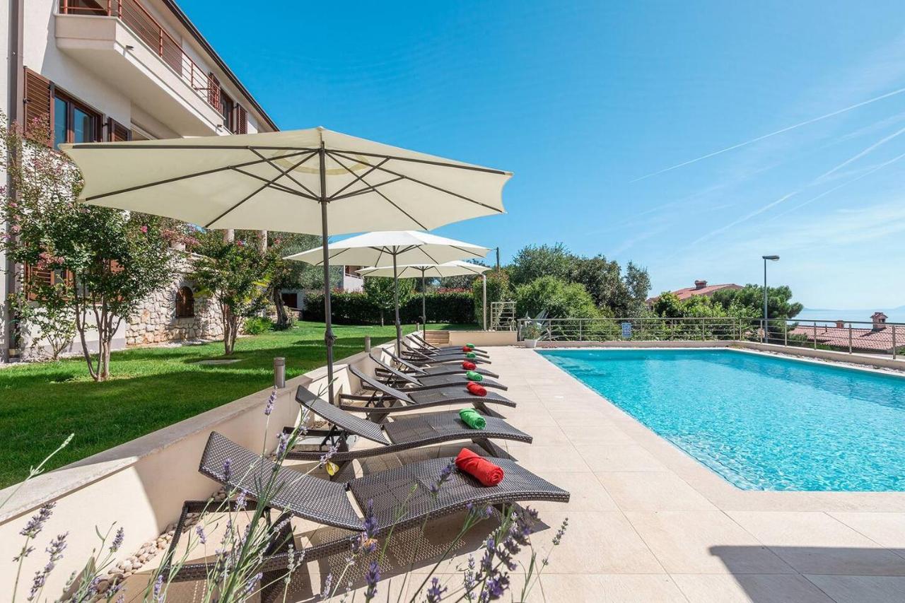 E&T Apartments With A Beautiful Pool Рабац Екстериор снимка