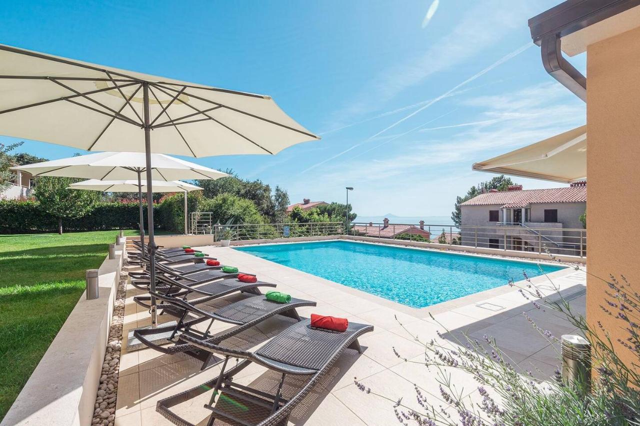 E&T Apartments With A Beautiful Pool Рабац Екстериор снимка