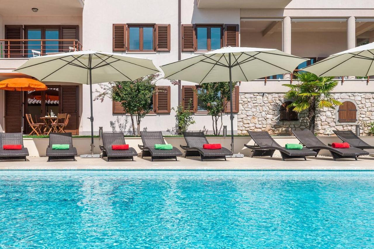 E&T Apartments With A Beautiful Pool Рабац Екстериор снимка