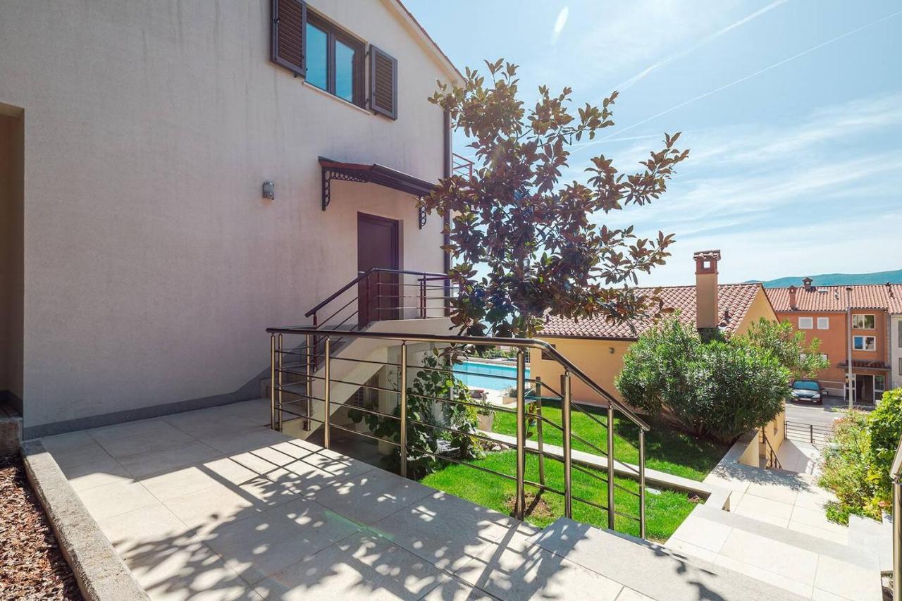 E&T Apartments With A Beautiful Pool Рабац Екстериор снимка