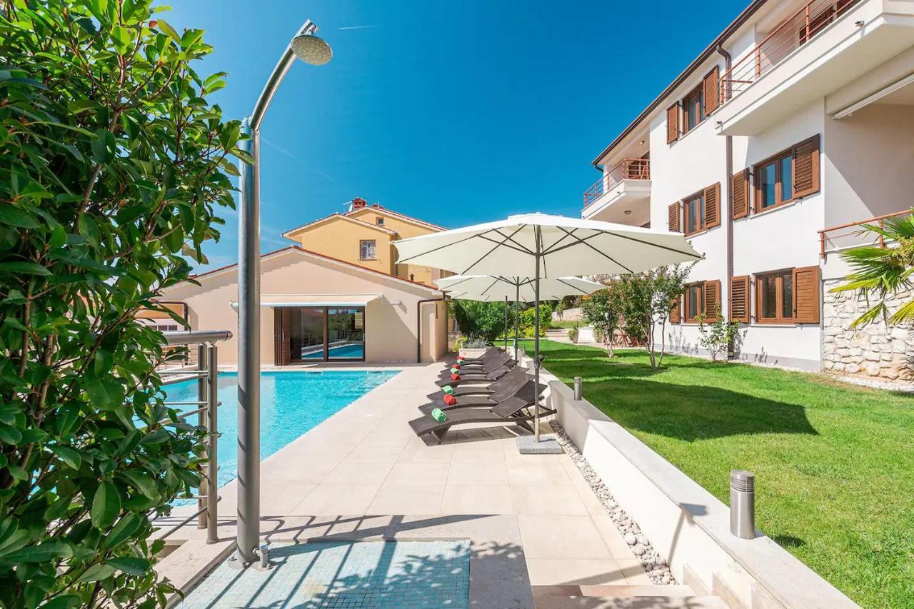 E&T Apartments With A Beautiful Pool Рабац Екстериор снимка